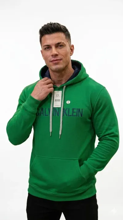 Sudadera cerrada Calvin Klein para hombre, interior afelpado para mayor calidez.