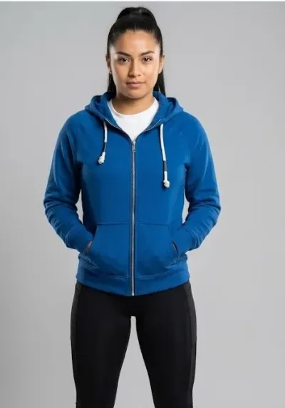 Sudadera afelpada para mujer con cierre, tela suavizada para máximo confort diario.